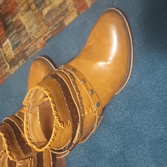 #28. G C boots - Picture 2 of 5